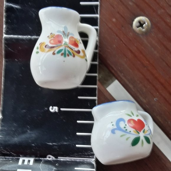 Vintage Ceramic Mini Pitchers Dollhouse Set of 2 Flowers Heart Blue w Handles - Picture 3 of 8